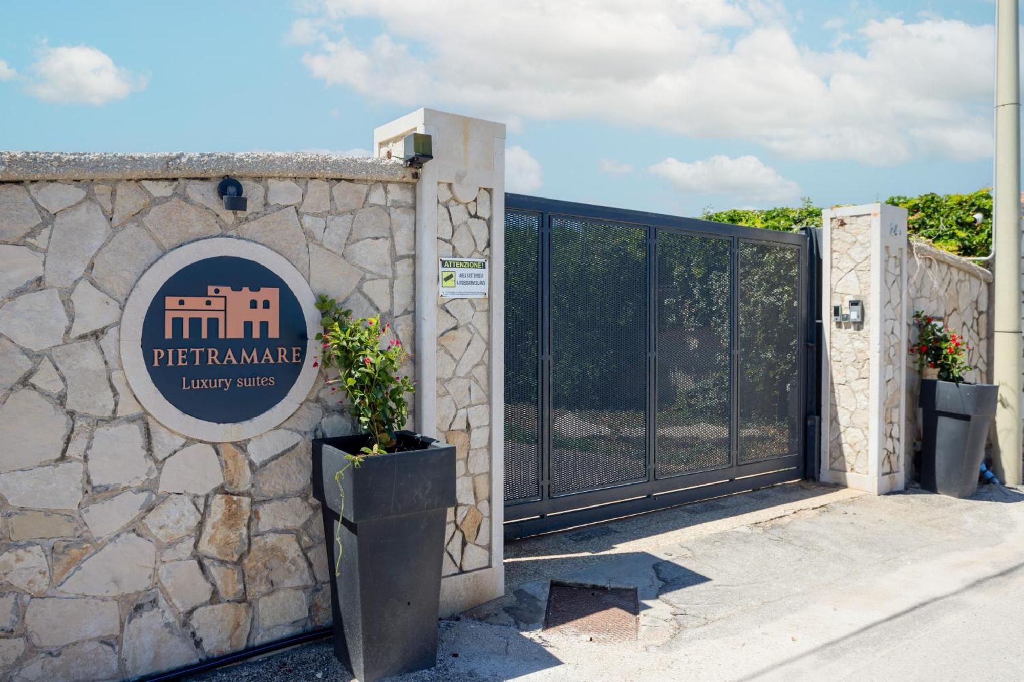 Pietramare Luxury Suites Bari Exterior foto